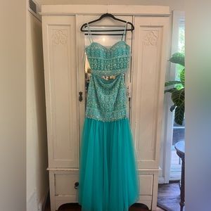 Angela & Alison 2 Piece Homecoming Winter Formal Prom Dress, Nwt